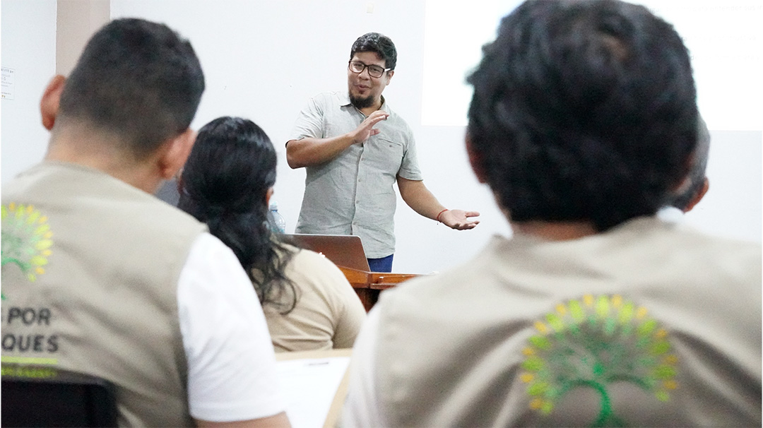 Equipo de la COOPAFSAMAD fortalece sus capacidades en negociación y gestión empresarial forestal